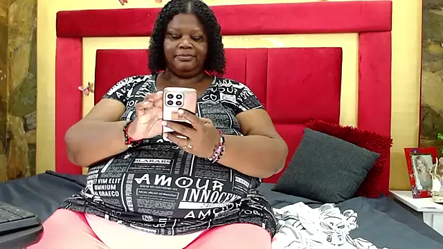 Snapshot of Exoticbigmandy chatting on 11.18.25 Exoticbigmandy online show from 11.18.25