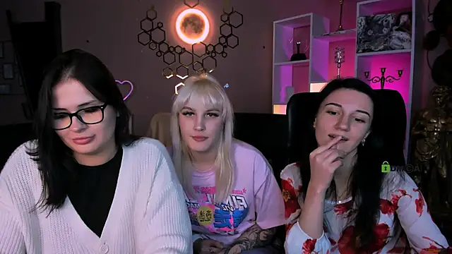 Snapshot of jeren_smile chatting on 11.19.25 jeren smile online show from 11.19.25