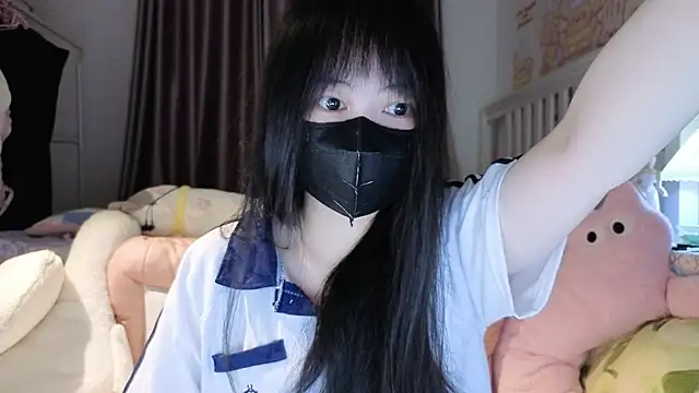 Snapshot of love-uiui chatting on 10.14.25 love-uiui online show from 10.14.25