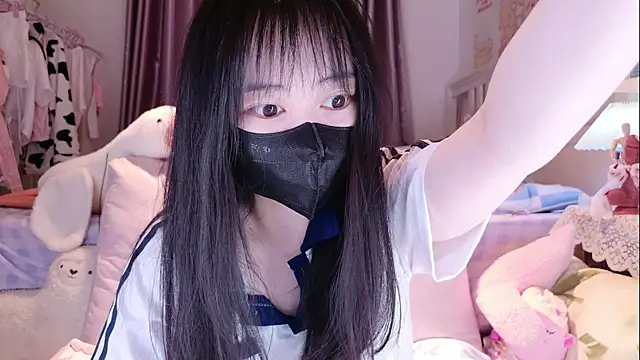 Snapshot of love-uiui chatting on 11.18.25 love-uiui online show from 11.18.25