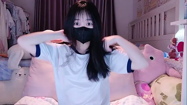 Snapshot of love-uiui chatting on 11.21.25 love-uiui online show from 11.21.25