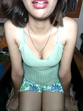 Snapshot of Isha_Sax chatting on 10.11.25 Isha Sax online show from 10.11.25