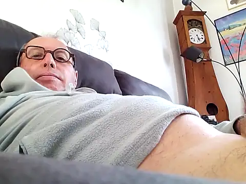 Snapshot of Vince072 chatting on 09.25.25 Vince072 online show from 09.25.25