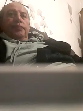 Snapshot of Vince072 chatting on 10.01.25 Vince072 online show from 10.01.25