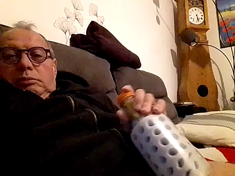 Snapshot of Vince072 chatting on 10.13.25 Vince072 online show from 10.13.25