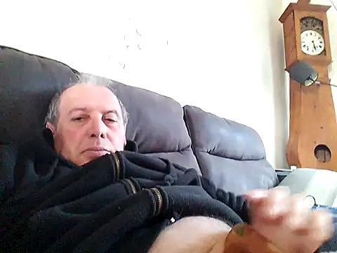 Snapshot of Vince072 chatting on 10.20.25 Vince072 online show from 10.20.25