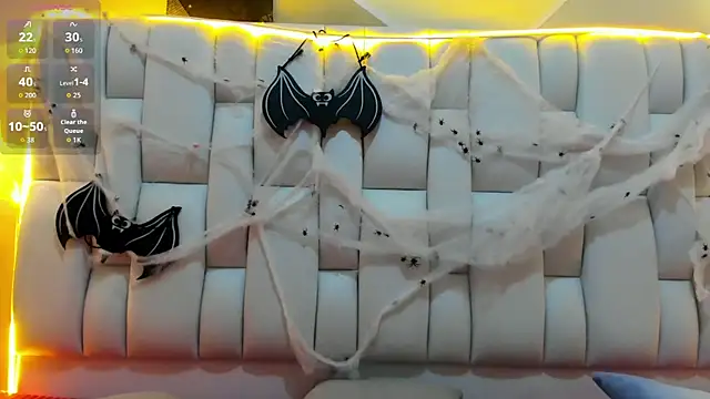 Snapshot of Amandacooper2 chatting on 10.30.25 Amandacooper2 online show from 10.30.25