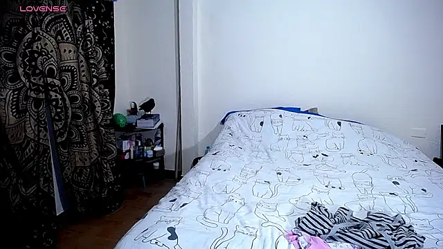 Snapshot of Violet_Bosh chatting on 09.29.25 Violet Bosh online show from 09.29.25