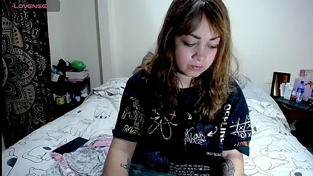 Snapshot of Violet_Bosh chatting on 11.25.25 Violet Bosh online show from 11.25.25