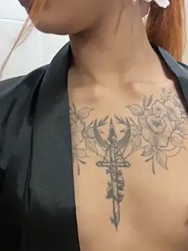 Snapshot of AnnahiBaker chatting on 10.13.25 AnnahiBaker online show from 10.13.25