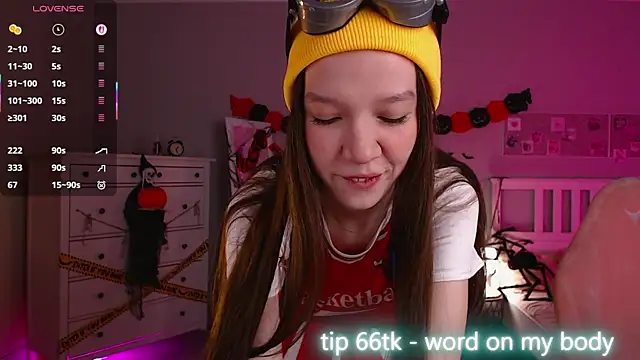 Shriya Sarann online show from 10.29.25