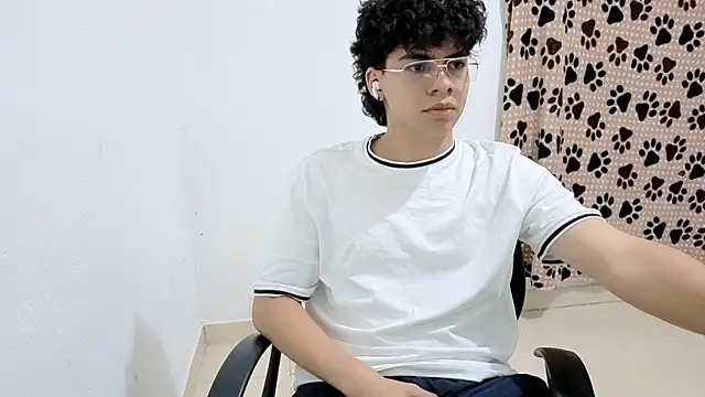 Snapshot of Kei_Dream chatting on 10.05.25 Kei Dream online show from 10.05.25