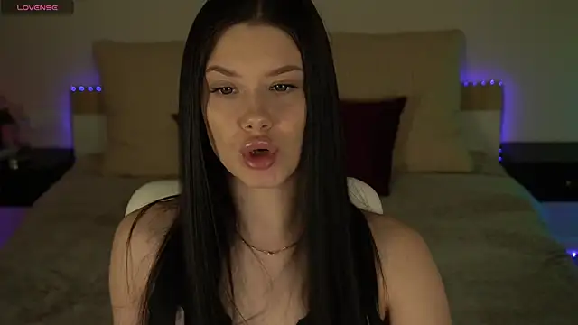 Snapshot of ReginaWine chatting on 03.01.26 ReginaWine online show from 03.01.26