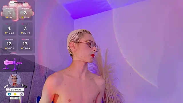 liiamluna  online show from 02.26.26