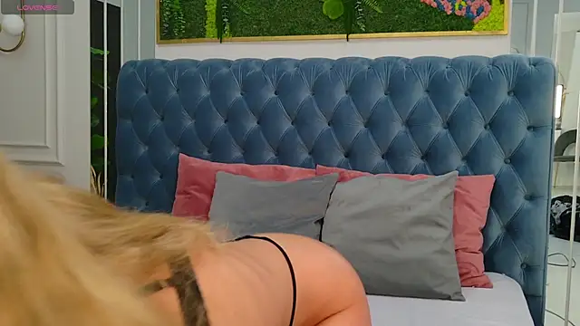 SiennaPierce online show from 12.15.25