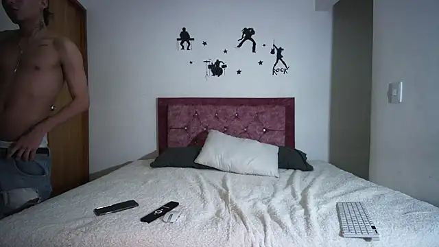 Snapshot of 777_camilo chatting on 10.21.25 777 camilo online show from 10.21.25