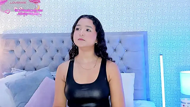 Snapshot of Evaa_Lunna_ chatting on 11.29.25 Evaa Lunna online show from 11.29.25