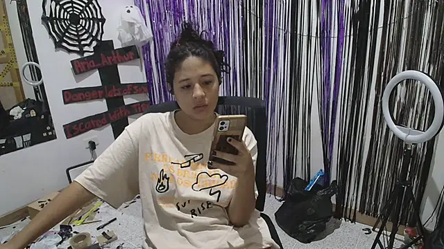 Snapshot of Aria_Arthur chatting on 10.14.25 Aria Arthur online show from 10.14.25