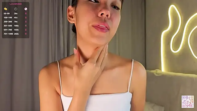 Snapshot of AlodiaAxley chatting on 10.25.25 AlodiaAxley online show from 10.25.25