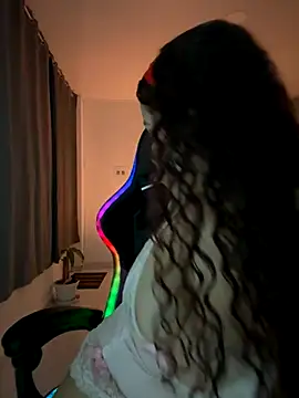 Snapshot of 18_salo chatting on 10.31.25 18 salo online show from 10.31.25