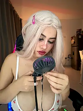 Snapshot of 18_salo chatting on 11.16.25 18 salo online show from 11.16.25