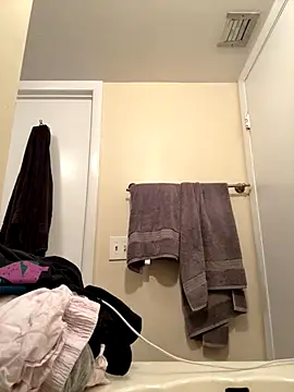 Snapshot of sweetsirenn chatting on 10.19.25 sweetsirenn online show from 10.19.25