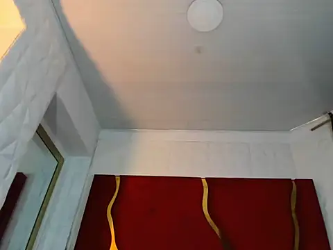 Snapshot of chaniesmith69x chatting on 11.24.25 chaniesmith69x online show from 11.24.25