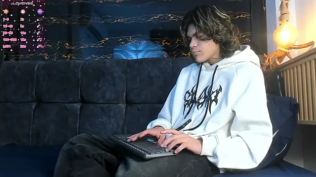 Diamond twink online show from 11.04.25