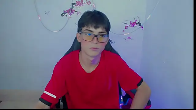 Thommy cute online show from 11.19.25