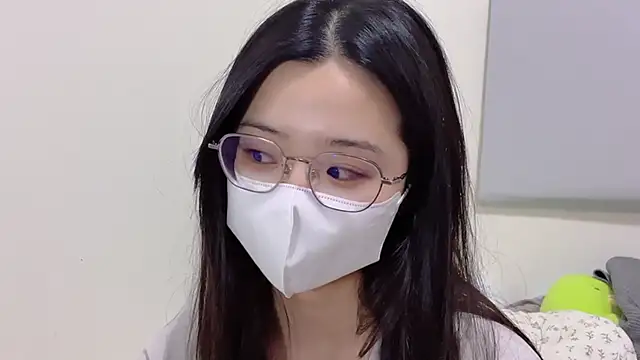 LHeart online show from 10.17.25