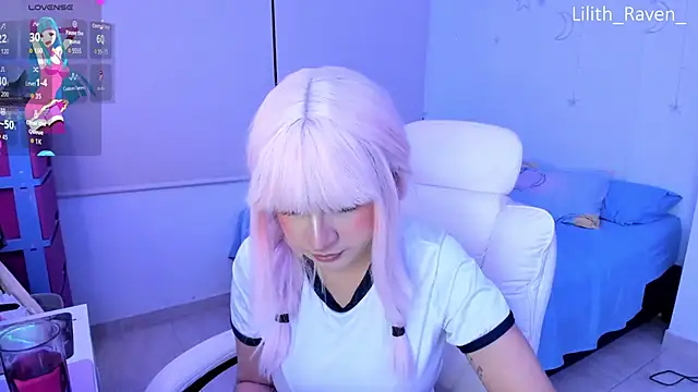 Snapshot of Lilith_Raven_ chatting on 11.04.25 Lilith Raven online show from 11.04.25