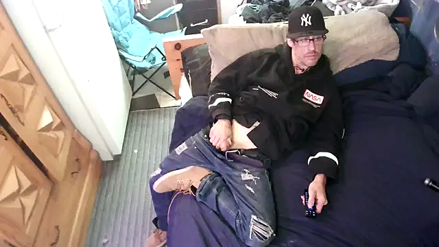 Snapshot of David1982qq chatting on 10.10.25 David1982qq online show from 10.10.25