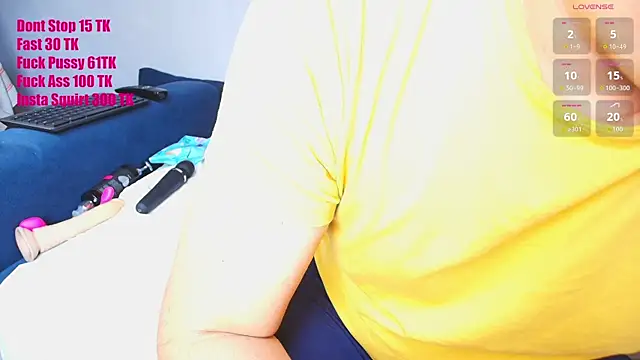 Snapshot of couplelove543 chatting on 10.14.25 couplelove543 online show from 10.14.25