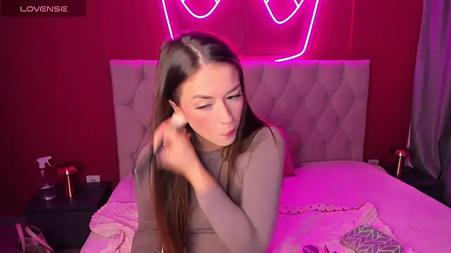 StacyWells online show from 10.10.25