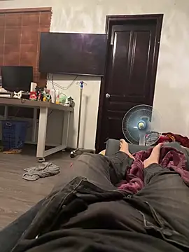 Snapshot of Tunphamdzai chatting on 12.19.25 Tunphamdzai online show from 12.19.25