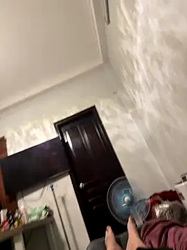 Snapshot of Tunphamdzai chatting on 12.21.25 Tunphamdzai online show from 12.21.25