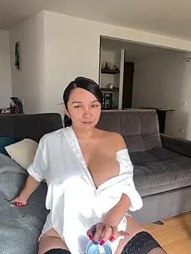 Snapshot of Nova_Gabriela chatting on 11.14.25 Nova Gabriela online show from 11.14.25