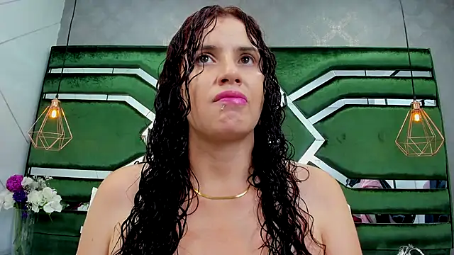 ThaliaCross online show from 09.08.25