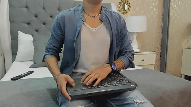 ZoeKrug online show from 09.12.25