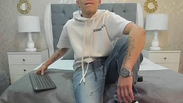 ZoeKrug online show from 09.30.25