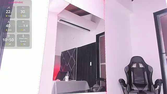 Snapshot of hot_boy_04 chatting on 10.22.25 hot boy 04 online show from 10.22.25