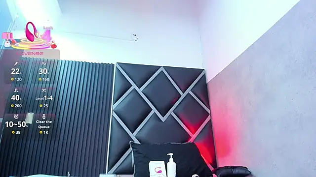 Snapshot of hot_boy_04 chatting on 10.26.25 hot boy 04 online show from 10.26.25