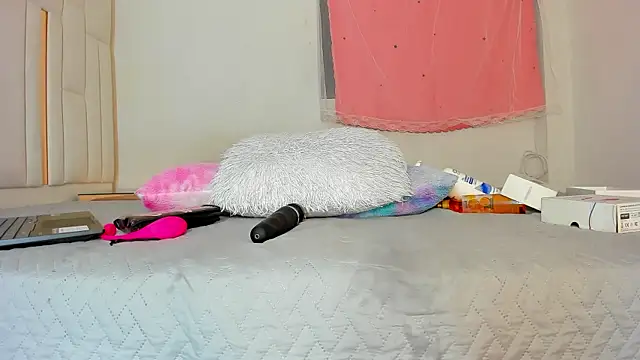 Snapshot of hot_boy_04 chatting on 02.12.26 hot boy 04 online show from 02.12.26