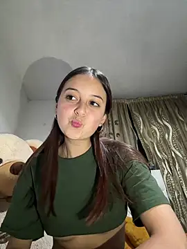 Snapshot of esmeralda_diamond69 chatting on 02.13.26 esmeralda diamond69 online show from 02.13.26