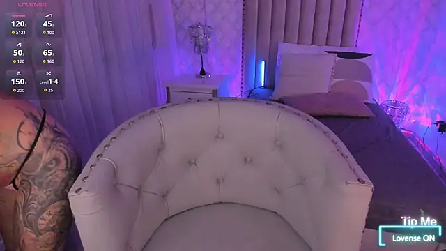 Snapshot of Yourwishisme_val chatting on 11.18.25 Yourwishisme val online show from 11.18.25