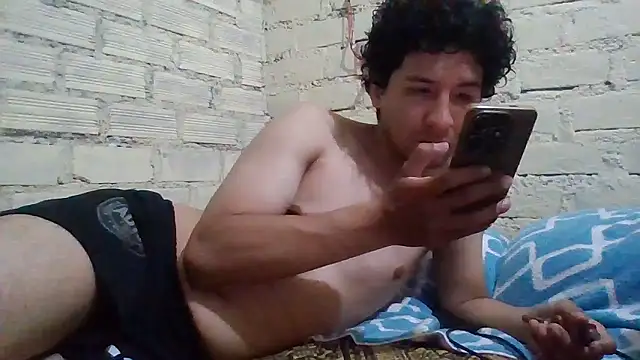 LecheDeSoya666 online show from 01.16.26