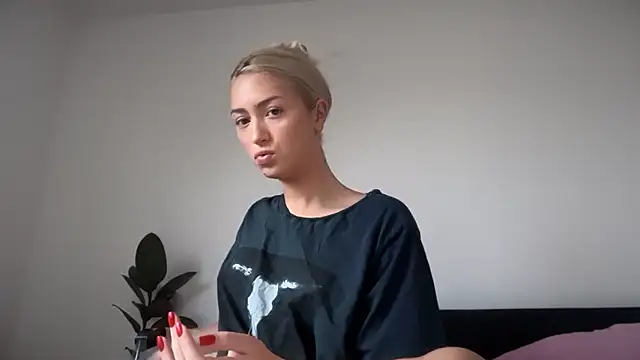 Kitty Swetty online show from 10.13.25