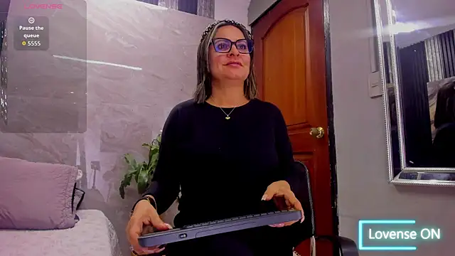 Agatha Pleasure online show from 09.09.25