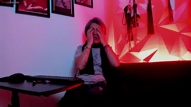 Snapshot of MistressNyx_cg chatting on 10.07.25 MistressNyx cg online show from 10.07.25