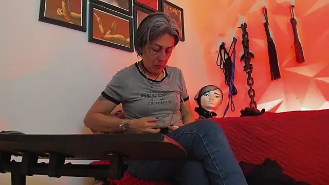 Snapshot of MistressNyx_cg chatting on 10.25.25 MistressNyx cg online show from 10.25.25